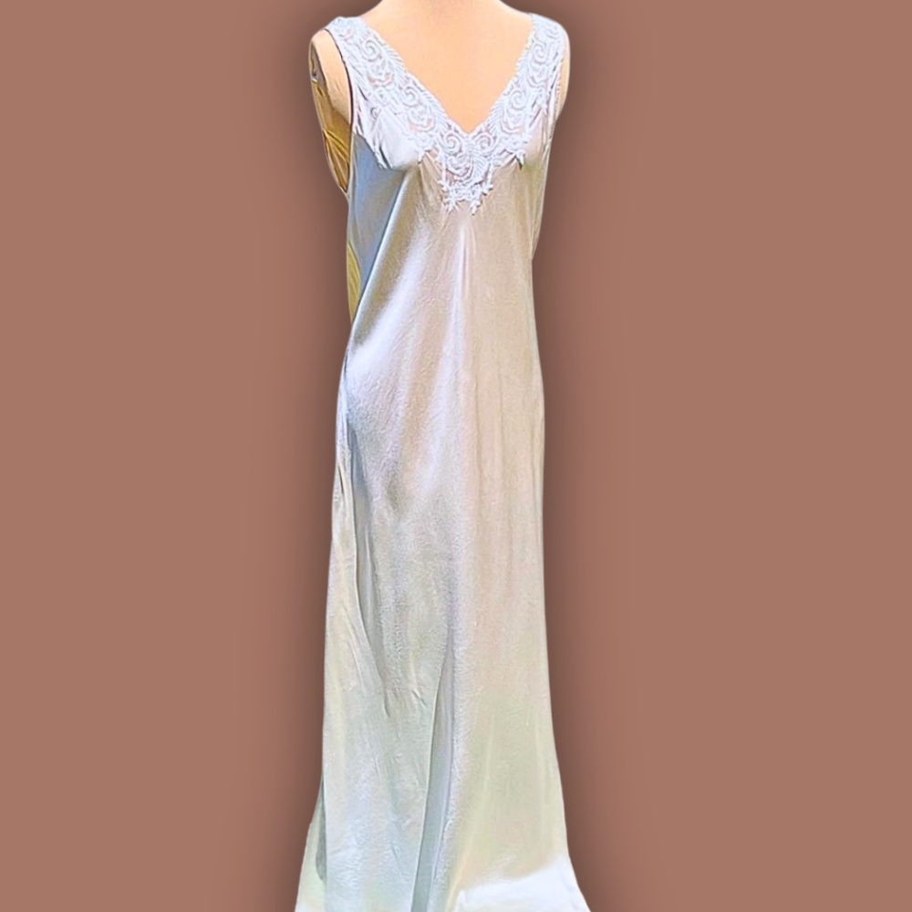 Vintage 100% Silk Slip Pastel Pink Plunge Neck Gown Size Medium Tuttabankem